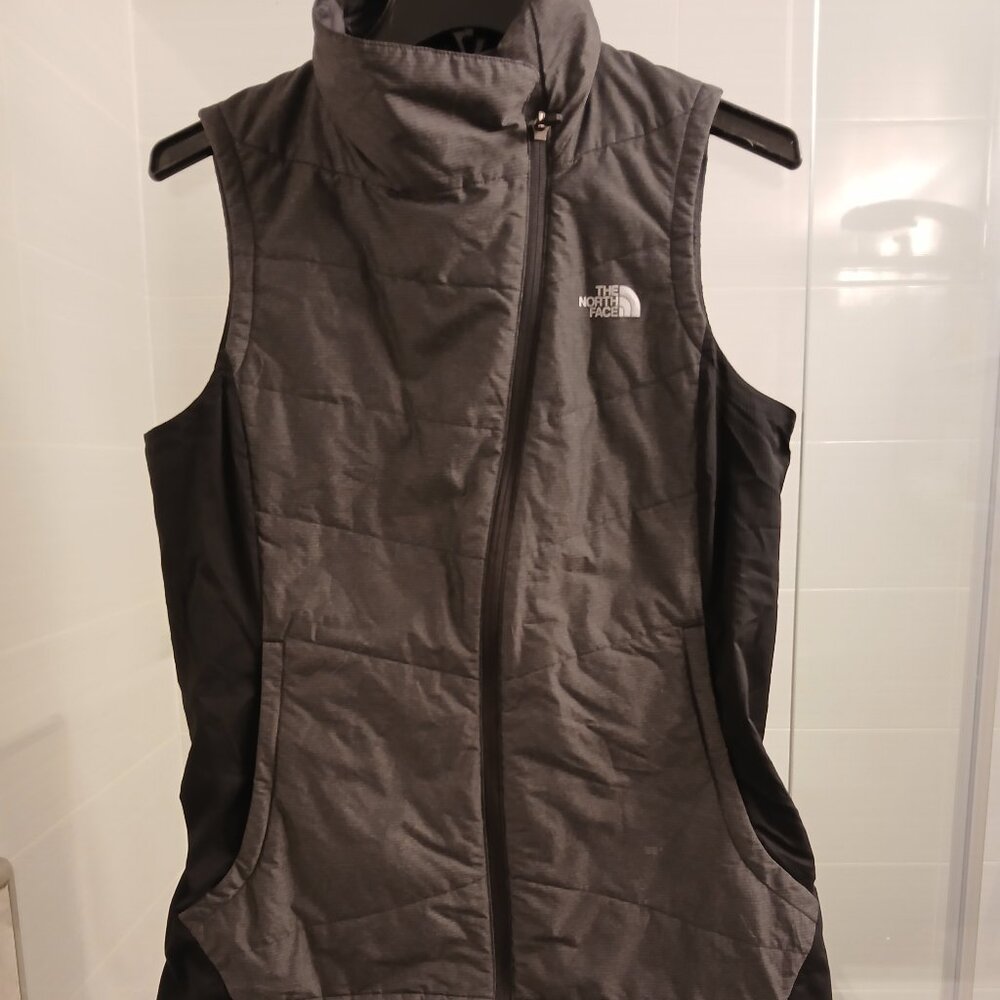 THE NORTH FACE Ventrix Vest Womens Black Graphite Asymmetrical Zip Up Hike